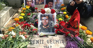 Deniz Gezmiş ve arkadaşları mezarları başında anıldı..