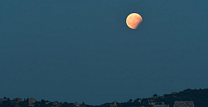 Ay tutulması Türkiye'nin dört bir yanında izlendi