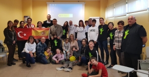 Yüzümle Mutluyum Derneği İspanya’da..