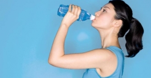Günde ne kadar su içeceğimize nasıl karar vermeliyiz?