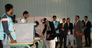 Afganistan'da halk sandık başında