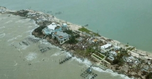 Bahamaları vuran Dorian Kasırgası yıkarak ve öldürerek ilerliyor!