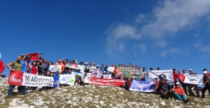 Bursalı Doğaseverlerden Uludağ'da ‘Zafer’ zirvesi