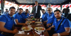 Efelere kahvaltı morali