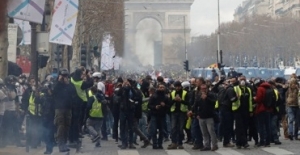 Fransa’da sokaklar yeniden karıştı!