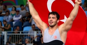 Güreşte Cenk İldem dünya üçüncüsü