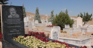 "Bozkırın Tezenesi" kabri başında dualarla anıldı