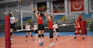 Nilüfer’in sultanları hazırlık maçında fırtına gibi esti