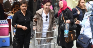 Fatma Girik 10 yıl sonra yürüteçle Nişantaşı'nda