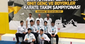 Büyükşehir’in genç karatecileri Türkiye Şampiyonu