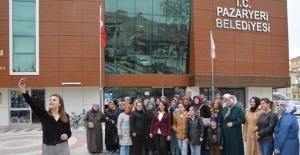 Devlet Hastanesinde annesinin muayenesi için kuyruğa giren Kadın Belediye Başkanı!