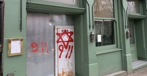 Londra'nın kuzeyinde dükkanların camlarına ve sokaklara Yahudi düşmanı graffitiler çizildi