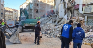 Deniz Feneri Derneği de depremzedelerle birlikte