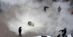 Hatay'da Valilik önünde kendini ateşe verdi