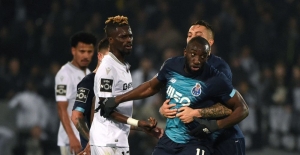 Portekiz'de ırkçılığa tepki gösteren futbolcu maçı bırakıp gitti