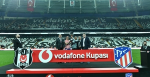 Beşiktaş ve Atlético de Madrid kadın futbol takımları maçı 33 bin seyirciyle rekor kırdı