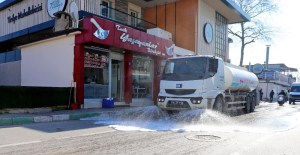 Mudanya'da cadde ve sokaklar ilaçlanıp yıkanıyor