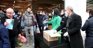 Nilüfer'de halka hijyen paketi dağıtılıyor