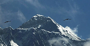 Çin'den şaşırtan atak: "Huawei, Everest tepesine 5G antenleri yerleştirdi"