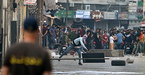 Ekonomisi çöken Lübnan'da salgına rağmen halk sokak eylemlerine başladı