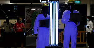 Singapur'da akıllı robotla salgına 'savaş açıldı'