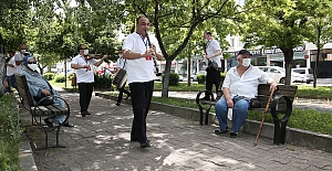 Sokağa çıktılar göbek attılar