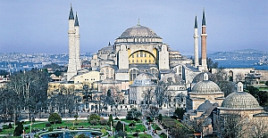 "Siyasetin derdi gerçekten Ayasofya mı?"