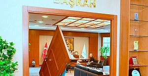 Beylikdüzü Belediye Başkanı makam odasının kapısını söktürdü