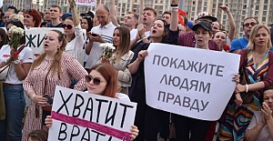 Belarus'ta protestolar: Binlerce eylemci devlet televizyonu önünde toplandı