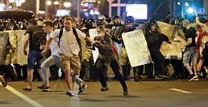 Belarus'ta seçimleri protesto edenlere polis göz açtırmıyor