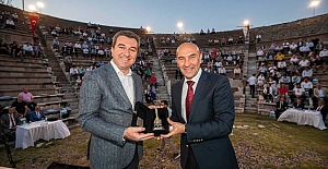 Belediye Meclisi 2 Bin 400 Yıllık Asklepion Antik Tiyatrosu'nda toplandı