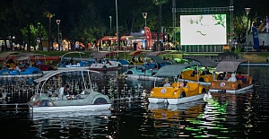 Su üstünde sinema keyfi