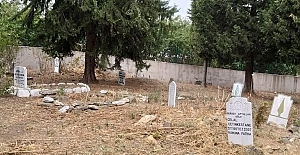 17 İlçe Mezarlıklarında bakımlar devam ediyor