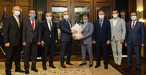 Büyükşehir Belediyesi'ne 19 Ekim Muhtarlar Günü Kutlama Ziyareti