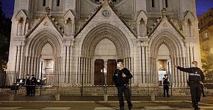 Nice'de 3 kişiyi öldüren saldırganın Avrupa'ya Tunus'tan göçmen teknesiyle geldiği açıklandı