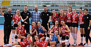 Nilüfer Belediyespor Kadın Voleybol Takımı'ndan güzel başlangıç