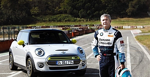 İbrahim Okyay, MINI ELECTRIC’i pistte test etti