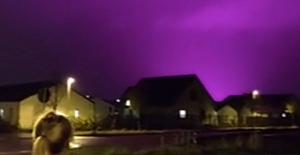 İsveç’te gökyüzü mora boyandı