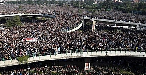 Pakistan'da on binler cenazeye katıldı