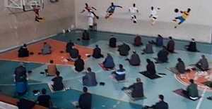 Erzurum'da okulların spor salonları ‘cuma namazına’ açıldı!