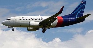 Endonezya'da, içinde 62 kişinin bulunduğu yolcu uçağı düştü!