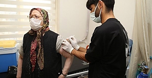 Huzurevinde ilk doz Covid 19 aşısı yapıldı