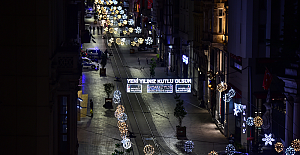 İstiklal Caddesi, ilk kez bir yılbaşı gecesi sessizliğe büründü