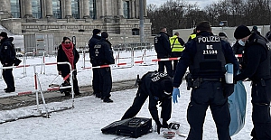 Berlin'de Koronavirüs tedbirleri protesto edildi