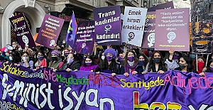 8 Mart "Feminist Gece Yürüyüşü" için ilginç pankartlarla Taksim'de toplandılar