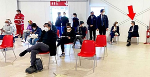 Başbakan ve Eşi Aşı Sırasında