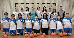 Hentbolun Sultanları Hentbol Akademi'de Yetişiyor