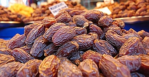 İlahiyat profesörünün, "Hurma sünnet değil, şımarık Araplara para kaptırmayın, incir ve kayısı tüketin" sözleri ilahiyatçıları böldü