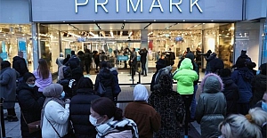 İngiltere'de koronavirüs önlemleri gevşetildi, mağazalar aylar sonra açıldı