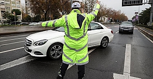 Özel araç ile şehirler arası seyahat yasak mı? Hafta sonu iller arasında dolaşım için izin alınmalı mı?